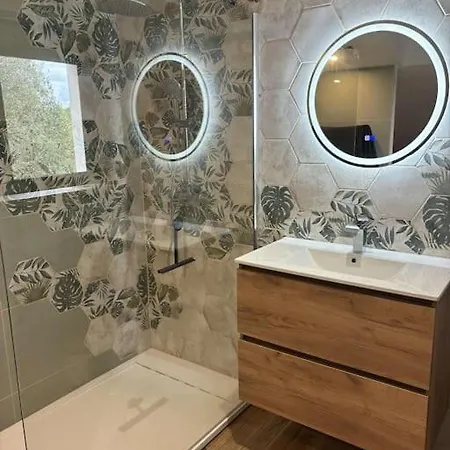 Jolie Avec Piscine Villa