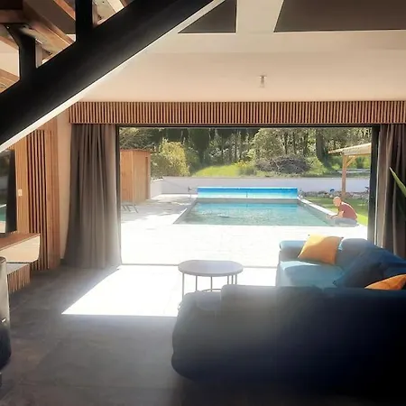 Jolie Avec Piscine Villa