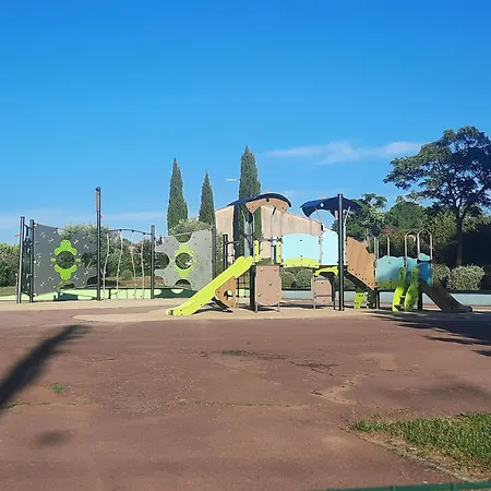 Jolie Avec Piscine Villa *